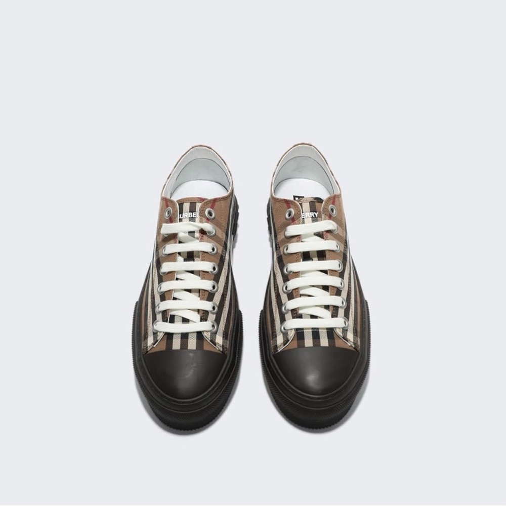 BURBERRY LOW TOP SNEAKERS